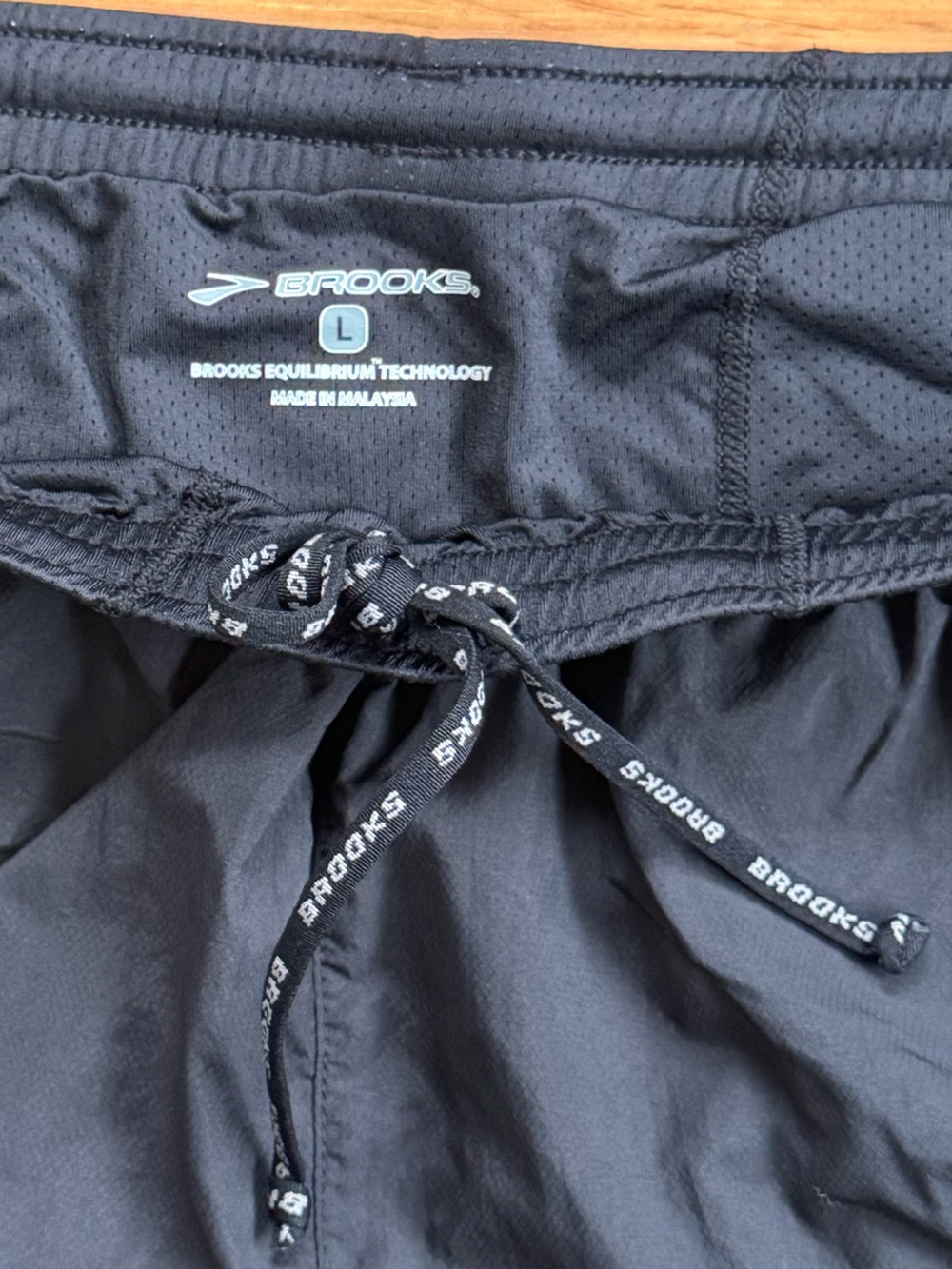 Brooks Equilibrium 5” Black Running Shorts Reflective Lines Velcro Pockets Large - Picture 4 of 10